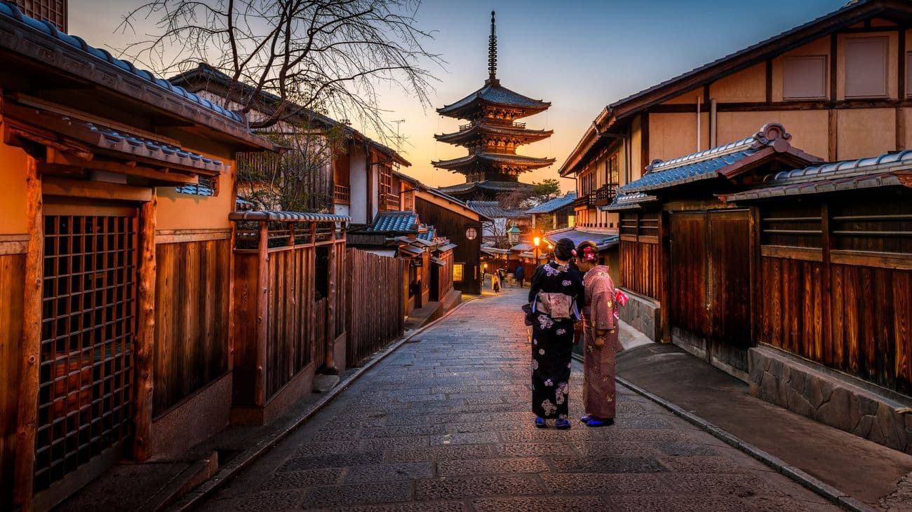 Gion geishas