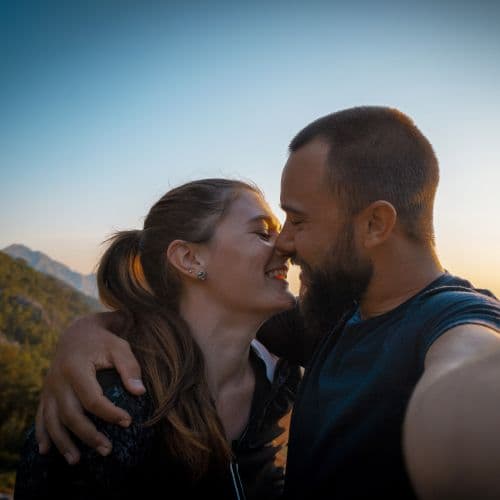 Dating while travelling